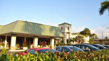 Vista frontal de la propiedad