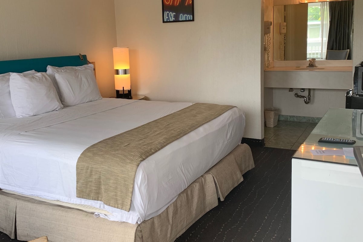 Classic Room, 1 King Bed