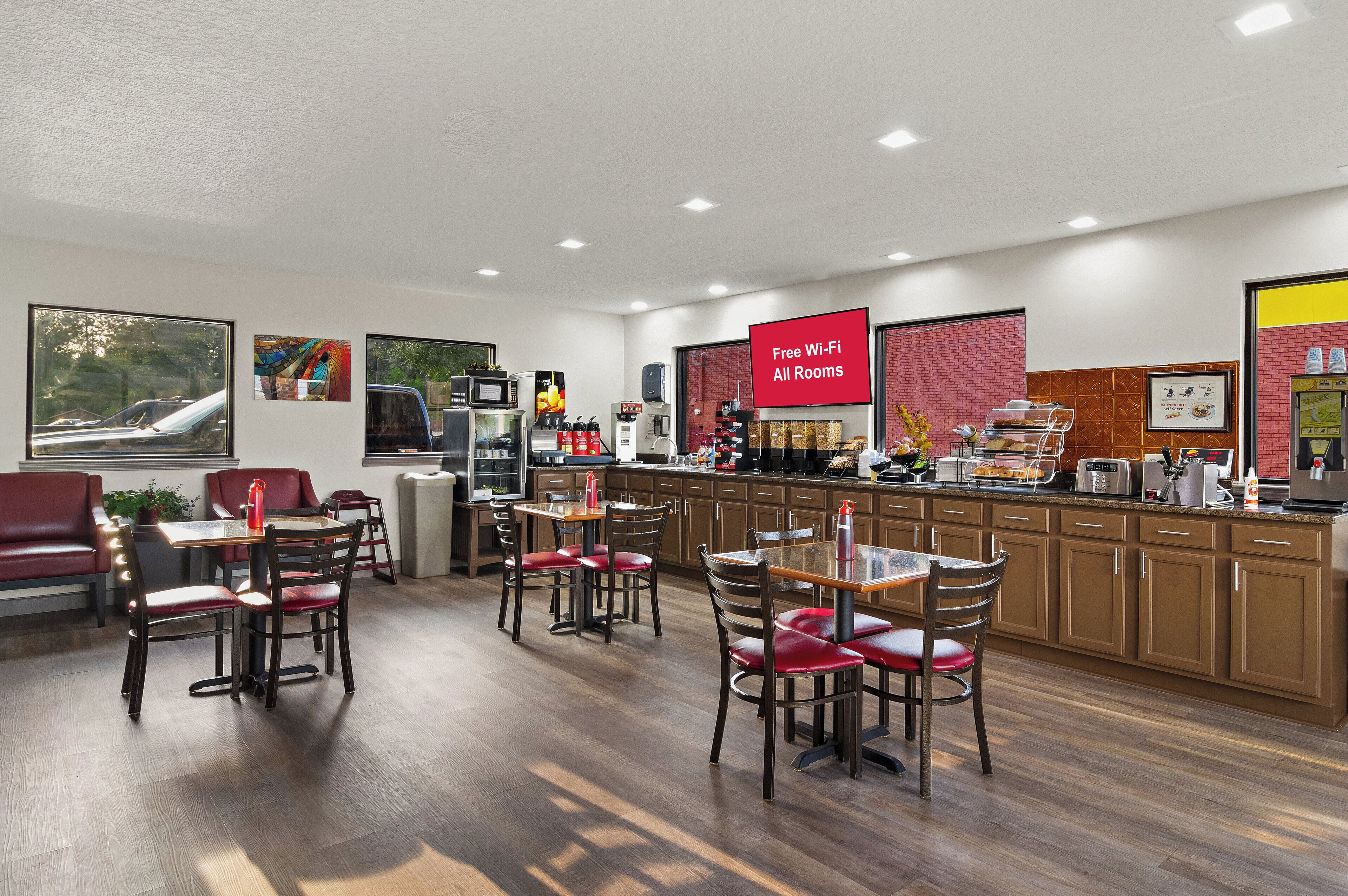 Free daily continental breakfast 