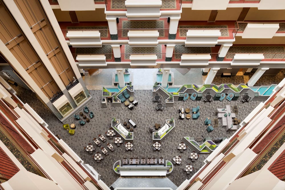 Hilton Chicago/Oak Brook Suites