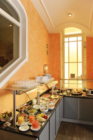 Daily buffet breakfast for a fee
