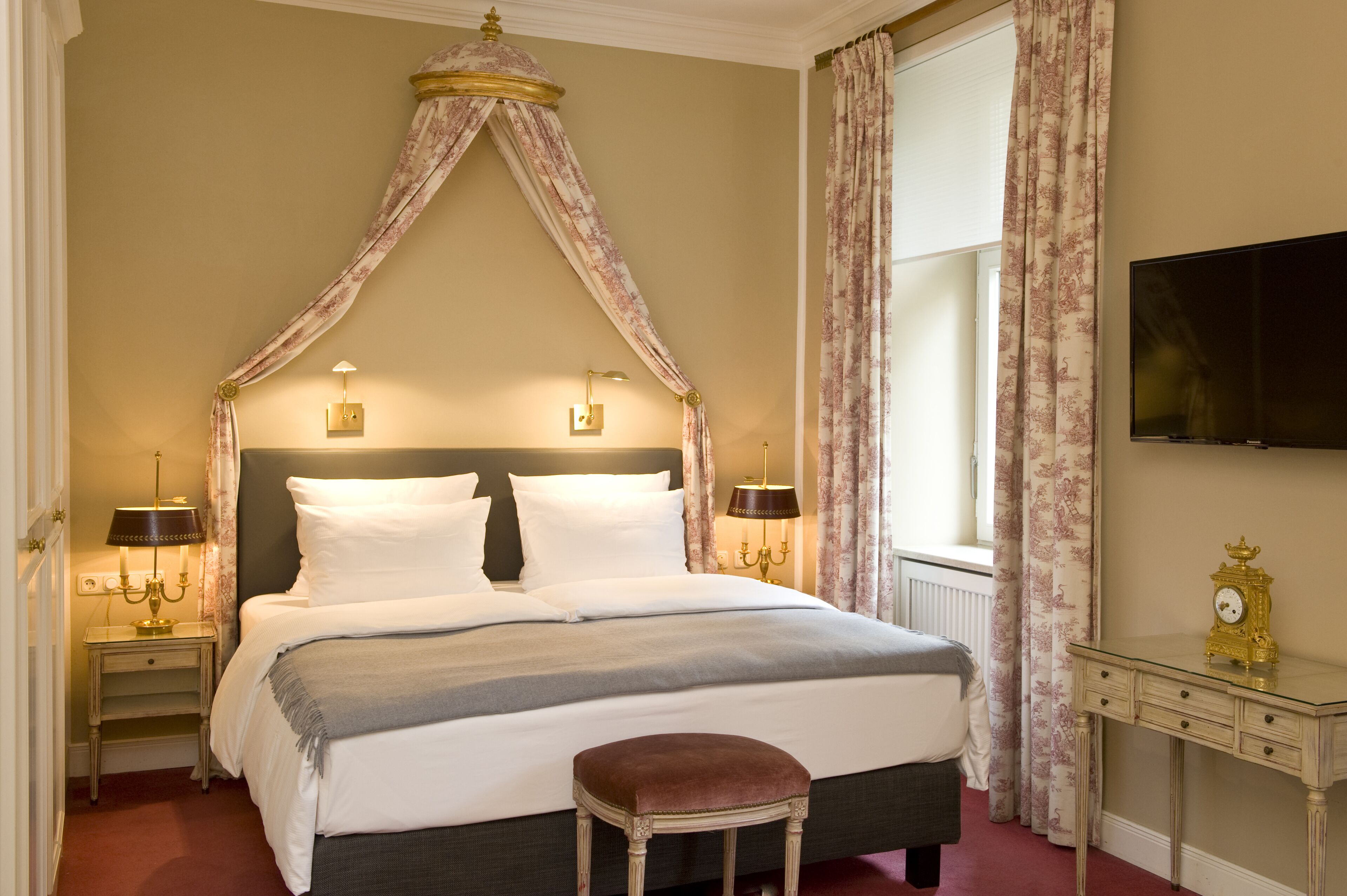 junior suite | 1 bedroom, hypo-allergenic bedding, individually decorated