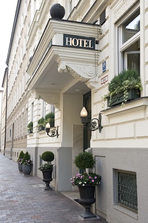 Entrée de l’hébergement. Hotel Splendid-Dollmann