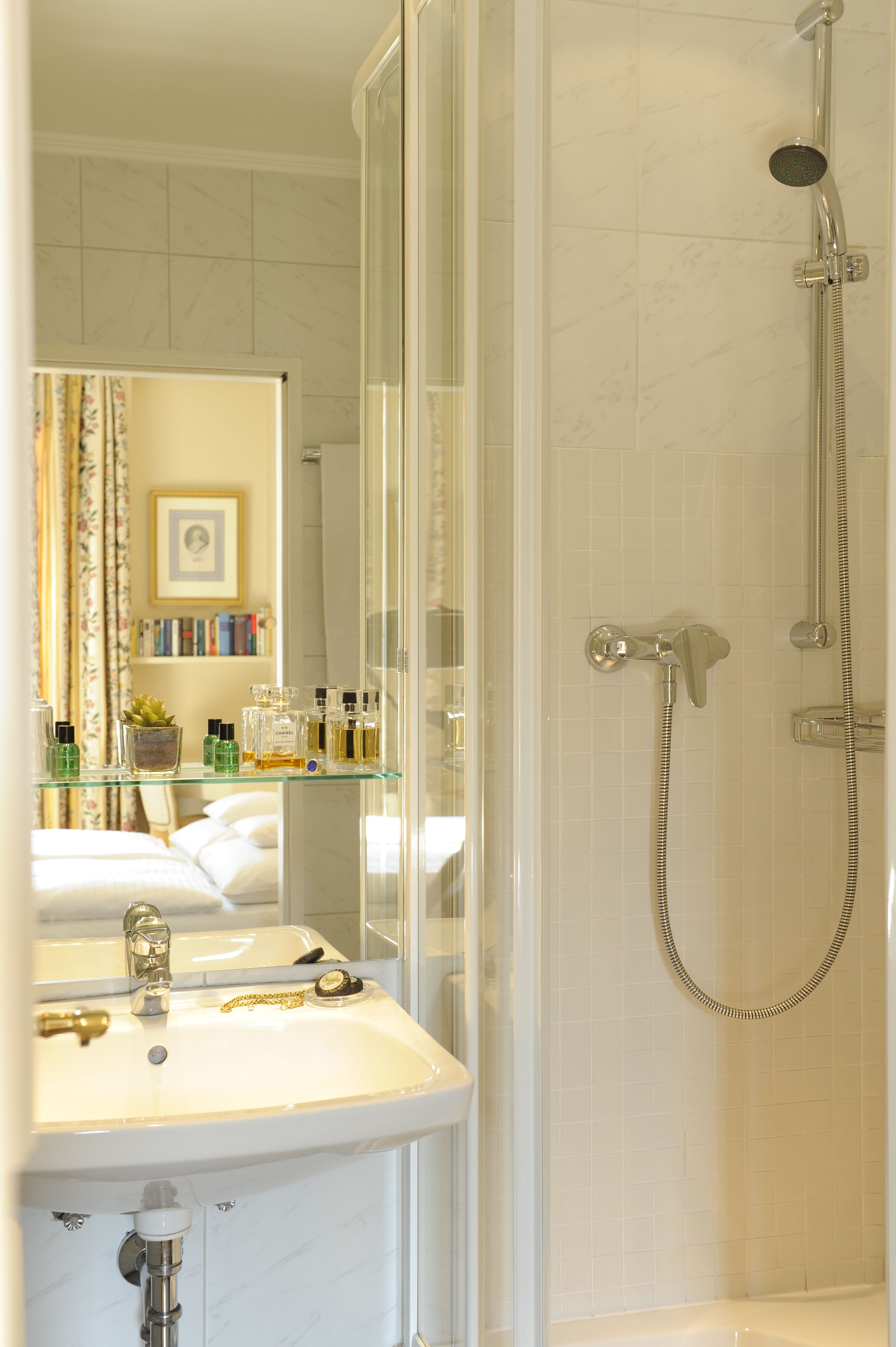 eco-friendly toiletries, hair dryer, towels