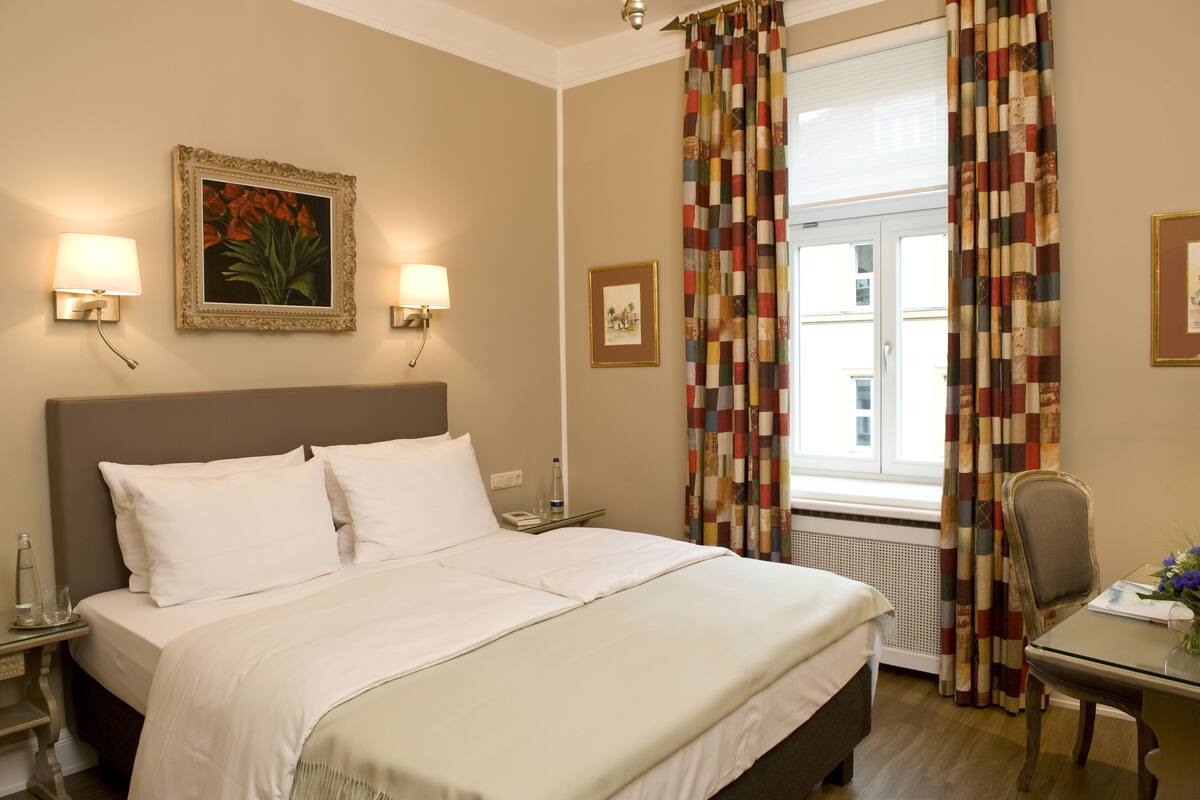 Comfort Double Room | Hypo-allergenic bedding available, desk, blackout drapes, soundproofing