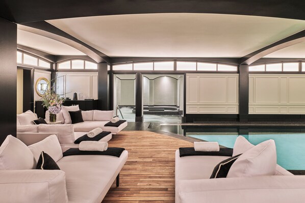 Behandelingskamers voor koppels, een sauna, een bubbelbad, een stoombad