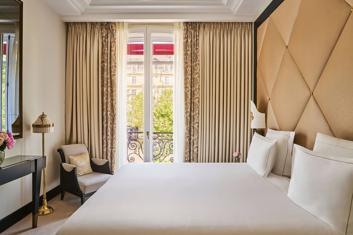 Suite (Prestige Champs Elysées) | Premium bedding, down comforters, Select Comfort beds