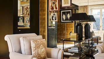 A living room with a sofa, a lamp, and a bookshelf.