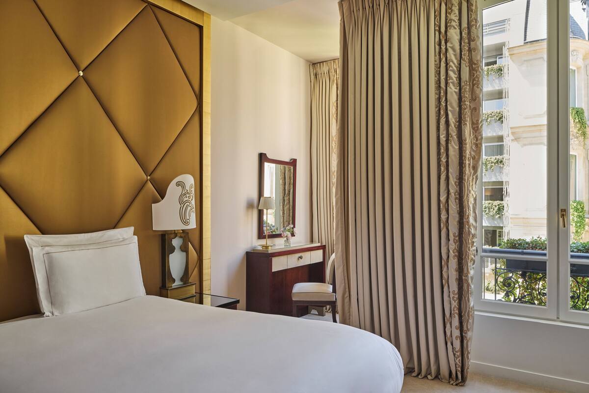 Deluxe Suite | Premium bedding, down comforters, Select Comfort beds