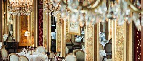 Petit déjeuner complet (62 EUR par personne)