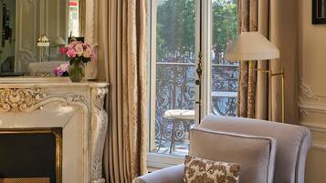 Signature Suite (George V) | Living area | 82-cm Smart TV with satellite channels, pay films, offices