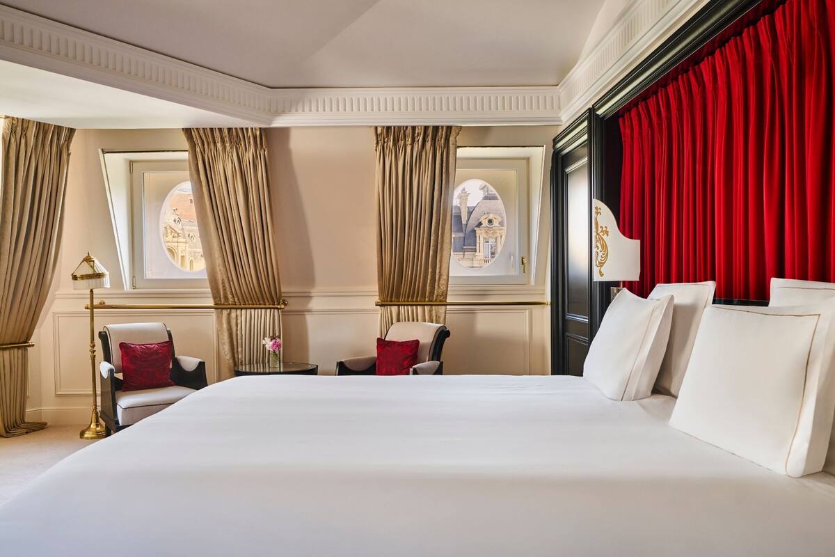 Suite (Harcourt) | Premium bedding, down comforters, Select Comfort beds