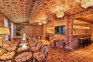 3 bares o lounges 