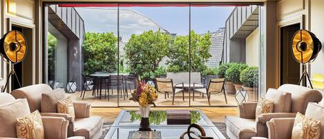 Televisor intel·ligent, pel·lícules de pagament i oficines