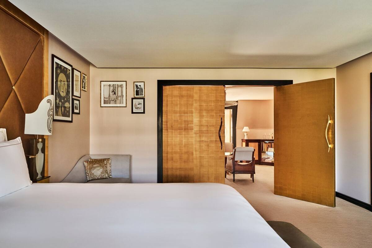 Suite (PARIS EIFFEL) | Premium bedding, down comforters, Select Comfort beds