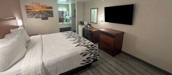 Red Roof Inn Shamrock