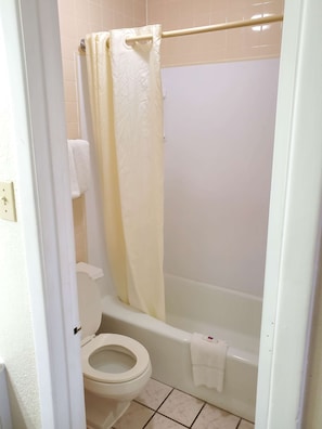 Kostenlose Toilettenartikel, Haartrockner, HandtĂŒcher