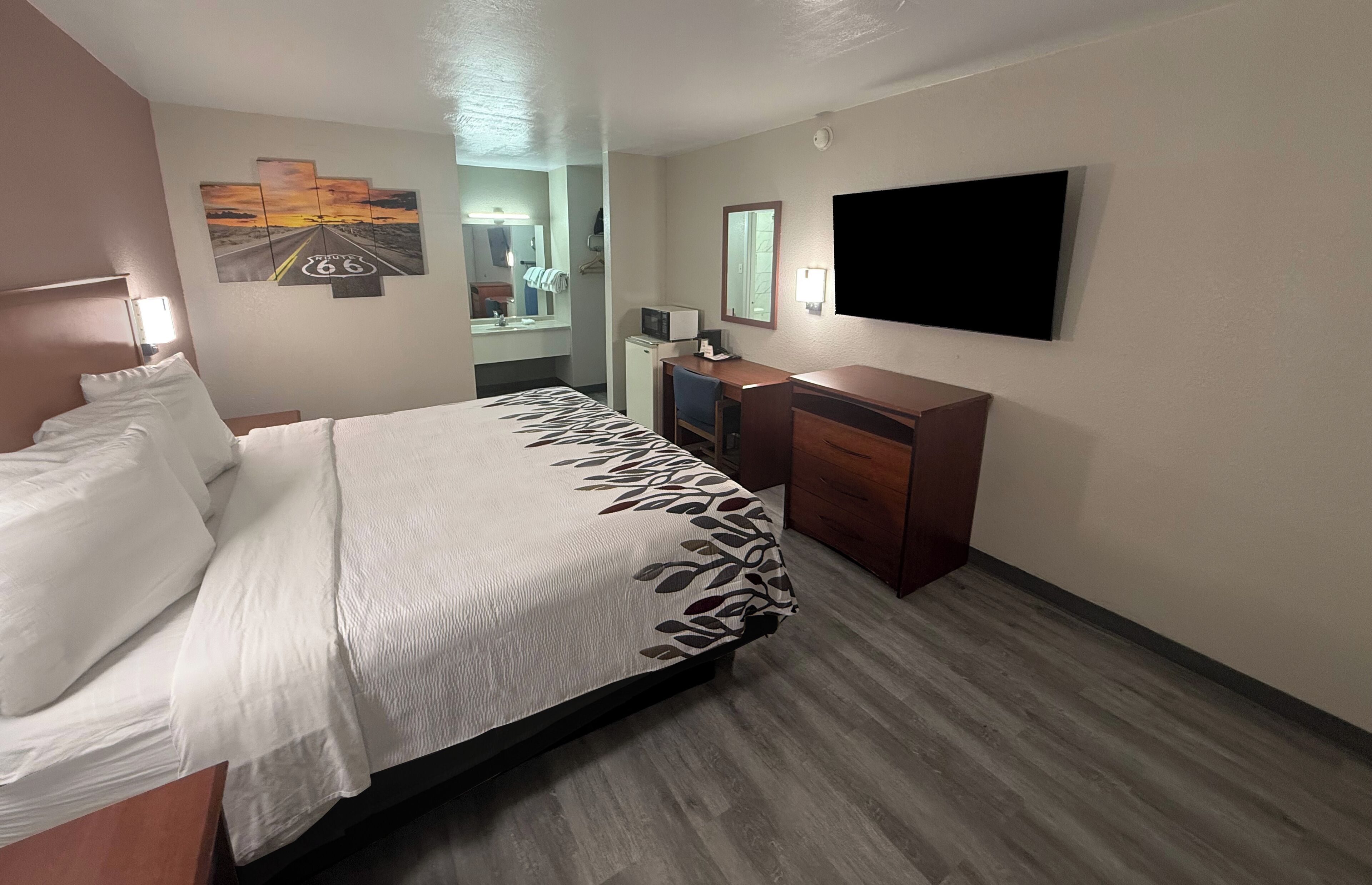Superior Room, 1 King Bed, Non Smoking | Desk, laptop workspace, blackout drapes, iron/ironing board