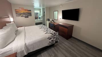 Superior Room, 1 King Bed, Non Smoking | Desk, laptop workspace, blackout drapes, iron/ironing board