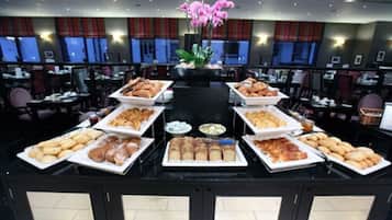 Se sirven desayunos, comidas, cenas y cocina irlandesa