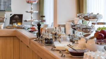 Tägliches Frühstücksbuffet gegen Gebühr