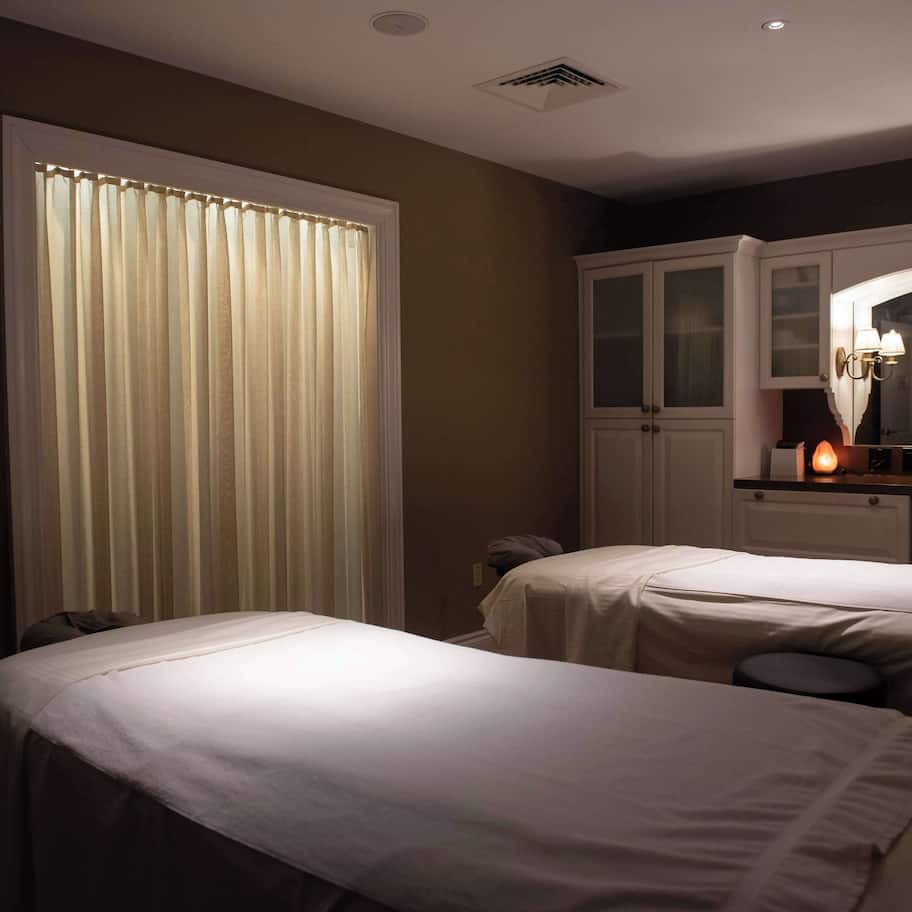 Couples treatment rooms, hot tub, steam room, Turkish bath