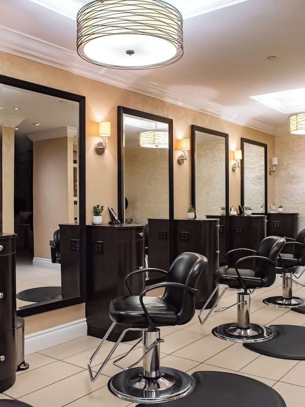 Couples treatment rooms, hot tub, steam room, Turkish bath