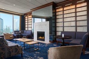 3 bars/lounges, lobby lounge