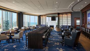 3 bars/lounges, lobby lounge