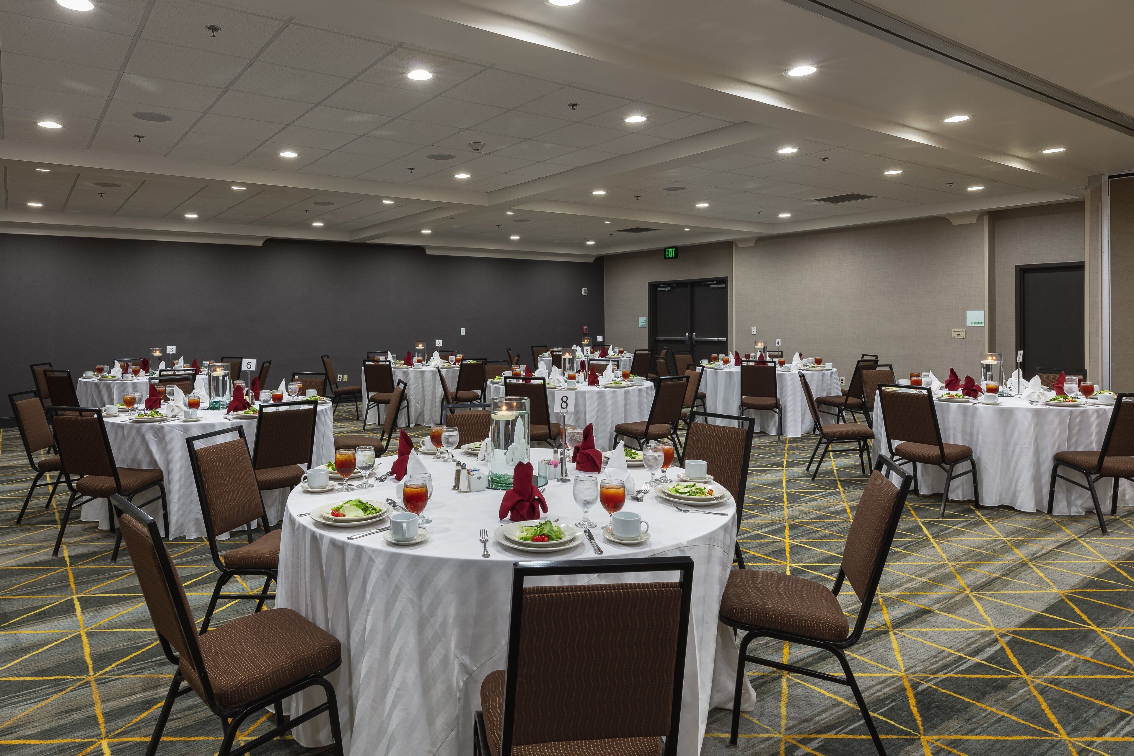 Photo - Holiday Inn Hotel & Suites Atlanta Airport-North by IHG