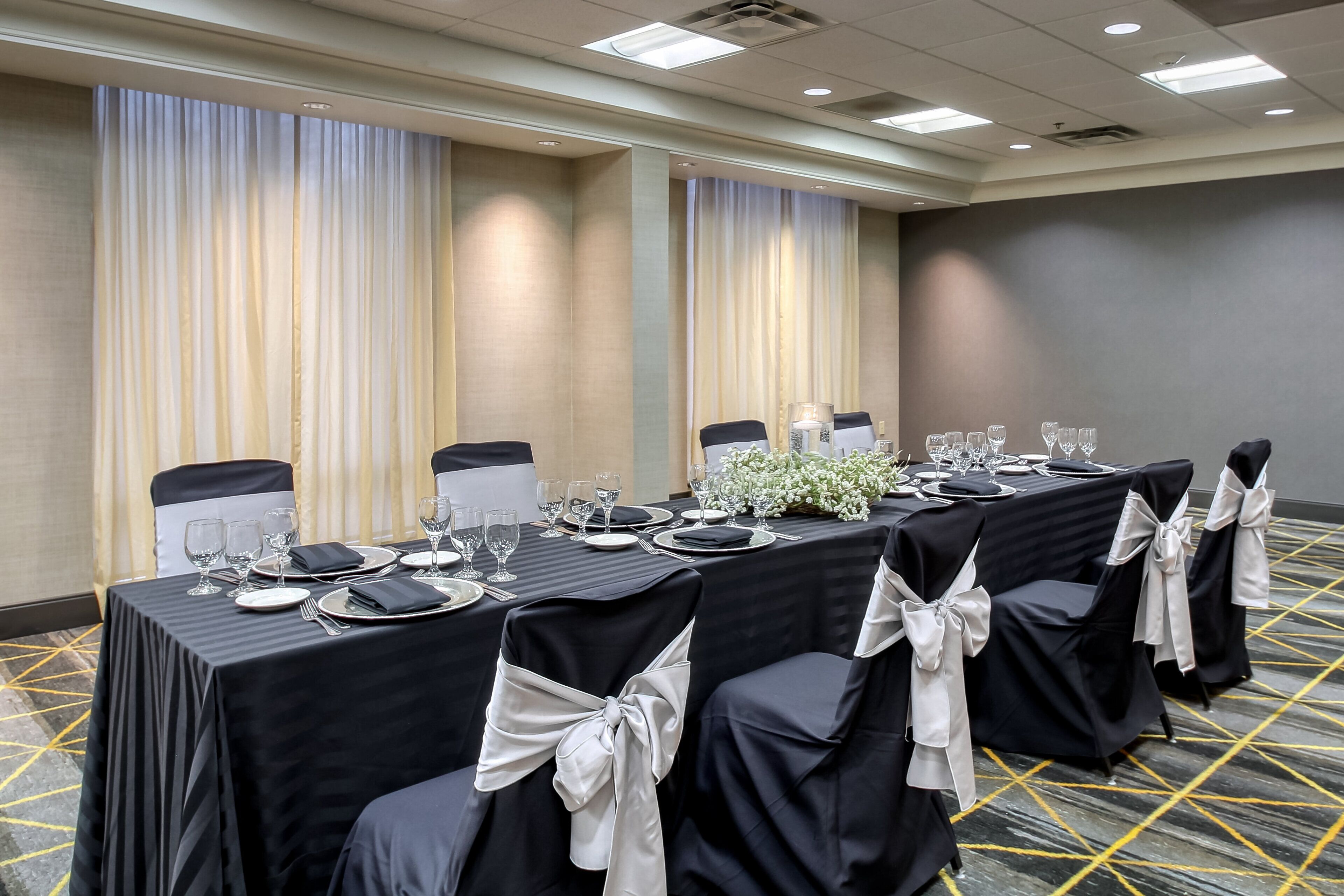 Photo - Holiday Inn Hotel & Suites Atlanta Airport-North by IHG