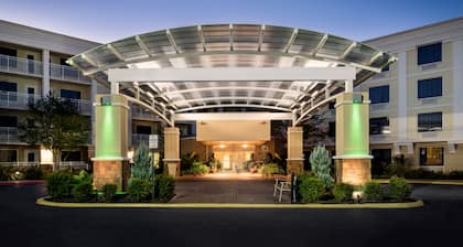 Holiday Inn Hotel & Suites Atlanta Airport-North by IHG