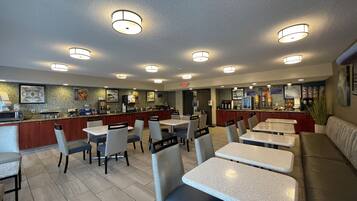 Desayuno completo gratuito y diario