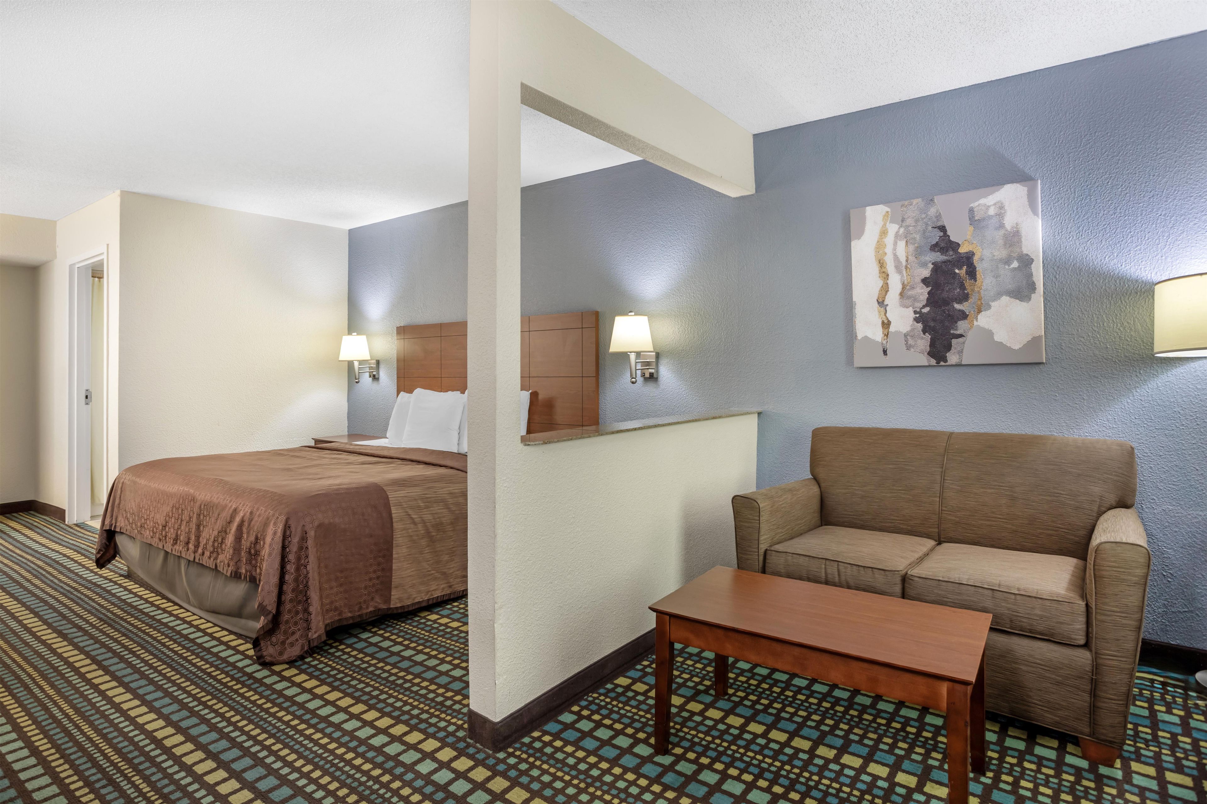 Suite, 1 King Bed, Non Smoking, Refrigerator & Microwave | Premium bedding, desk, laptop workspace, blackout drapes