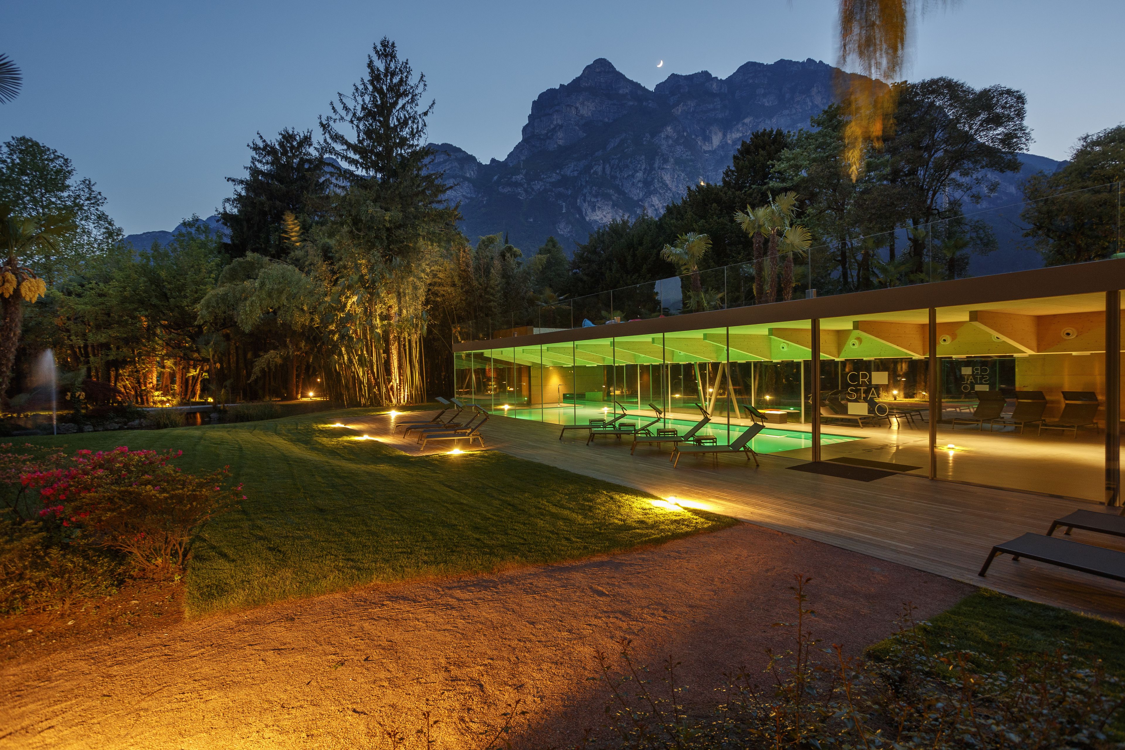 Innenpool, Außenpool, Liegestühle