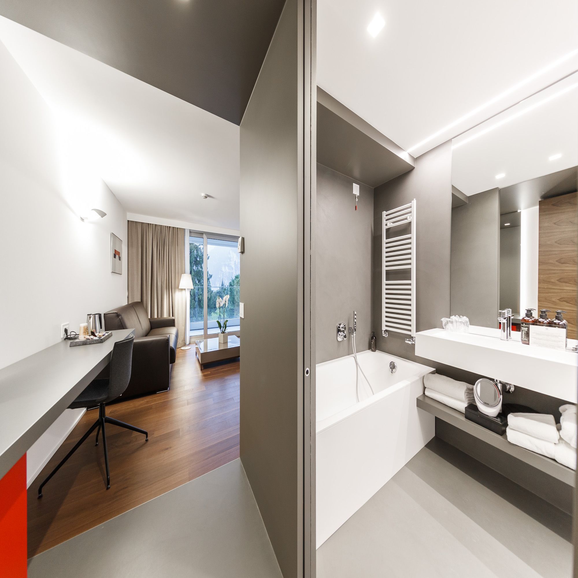 deluxe suite, lake view, spa access included | in-room safe, soundproofing, free wifi, bed sheets