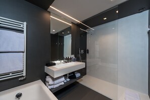 Deluxe Suite, Lake View, SPA access included | Bathroom | Free toiletries, hair dryer, bathrobes, bidet