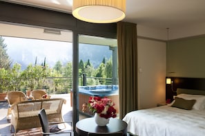 Suite, Jetted Tub, SPA access included | In-room safe, soundproofing, free WiFi, bed sheets