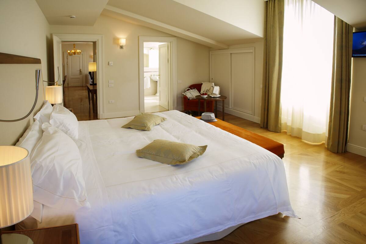 Romantic Suite, Mountain View, SPA access included | In-room safe, soundproofing, WiFi (free), bed sheets