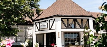 Vinland Hotel and Lounge