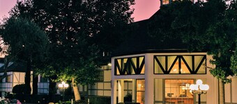 Vinland Hotel and Lounge