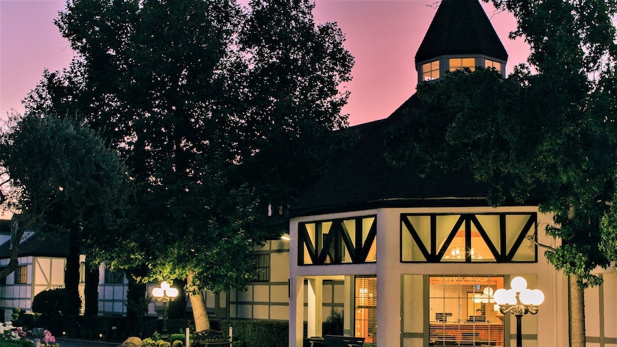 Vinland Hotel and Lounge
