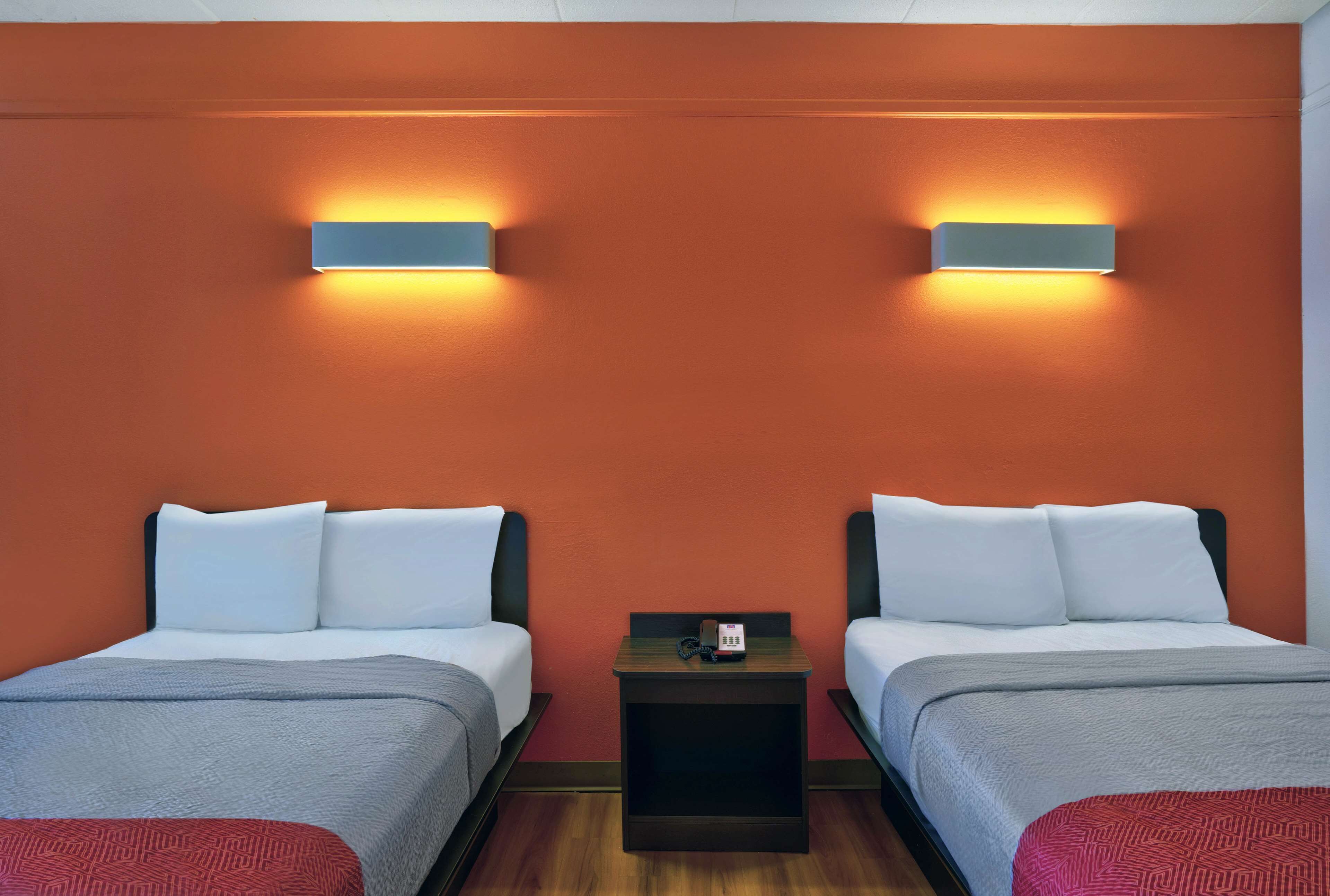 Työpöytä, ilmainen Wi-Fi, vuodevaatteet