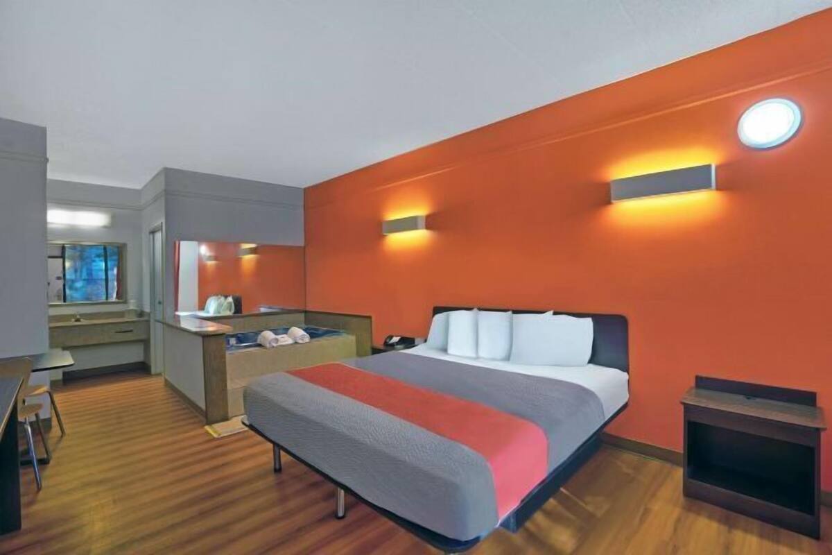 Schreibtisch, kostenloses WLAN, Bettwäsche