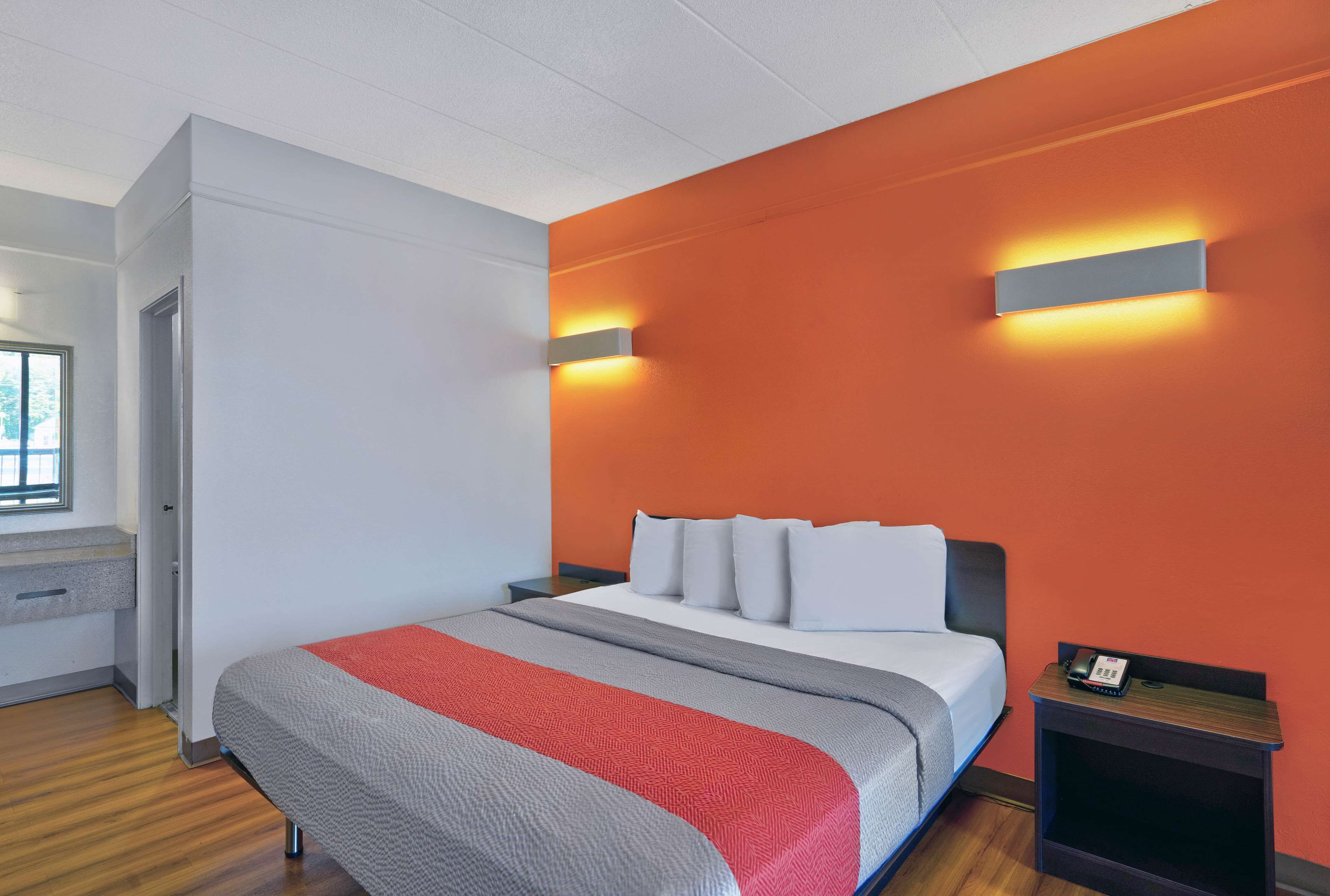 Työpöytä, ilmainen Wi-Fi, vuodevaatteet