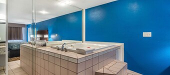 Econo Lodge Inn & Suites Virginia Beach - Norfolk