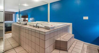 Econo Lodge Inn & Suites Virginia Beach - Norfolk