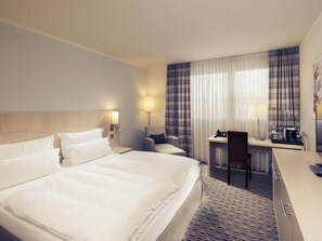In-room safe, desk, laptop workspace, blackout drapes - Mercure Hotel Mannheim am Friedensplatz (Mannheim)