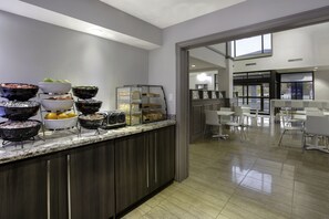 Free daily full breakfast - Days Inn by Wyndham Barrie (Barrie)