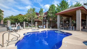 Sæsonbestemt udendørs pool